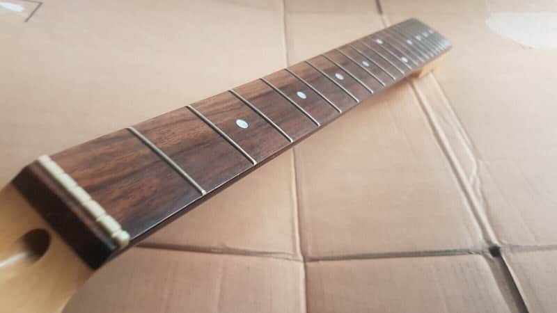 Fat Rosewood Neck Flat Fingerboard Radius Bild 1