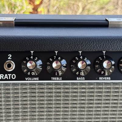 Fender ’65 Deluxe Reverb Reissue 22-Watt 1x12 Tube Combo 2014 - Black with silver tolex image 5