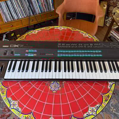 Yamaha DX7 Original Model - See Video and Pics - 1983 - 1987 - Black