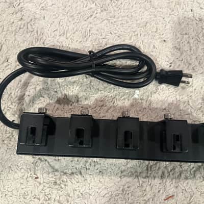 Furman PlugLock-PFP 5-Outlet Circuit-Breaker Protected Locking Outlet Strip - 5' Cord 2010s - Black image 2