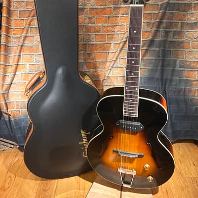 The Loar electric hollowbody guitar - NEW Thinbody Archtop Green