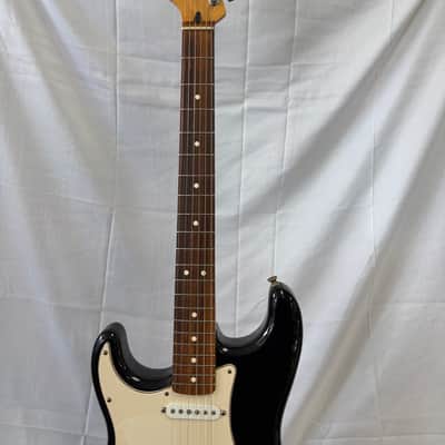 Fender Standard Stratocaster - Black image 2