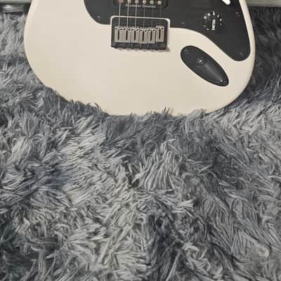 Charvel Jake E Lee Signature Pro-Mod So-Cal Style 1 HSS HT RW 2022 - Present - Pearl White image 3