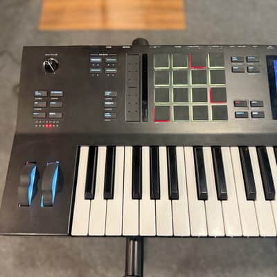 Akai Professional MPC Key 61 key Sampling Production Workshop With Cable image 2