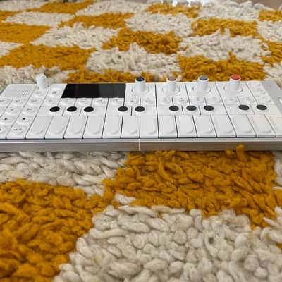 Teenage Engineering OP-1 Field Portable Synthesizer Workstation 2022 imagen 3