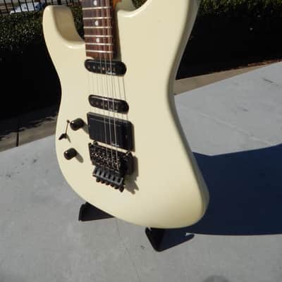 Charvel Model 3 Lefty 1988 - White Left Handed image 3