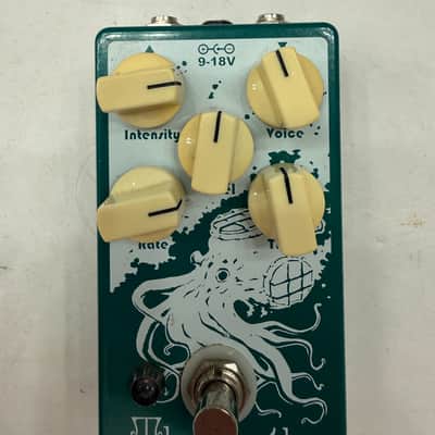 EarthQuaker Devices The Depths Optical Vibe Machine Vibrato Guitar Effect Pedal image 2