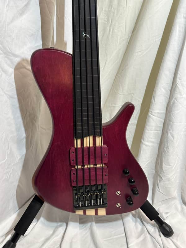 MG Bass Wavebird 2021 - Natural image 1