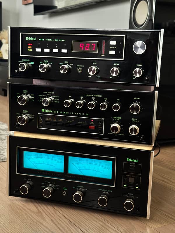 McIntosh MC2255 250-Watt Stereo Solid State Power Amplifier | Reverb