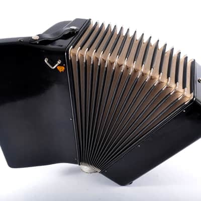 TOP German Made Piano Accordion Weltmeister Manuela II - 80 bass, 8 reg. (5+3) + Hard Case & Shoulder Straps ~ Akkordeon image 8