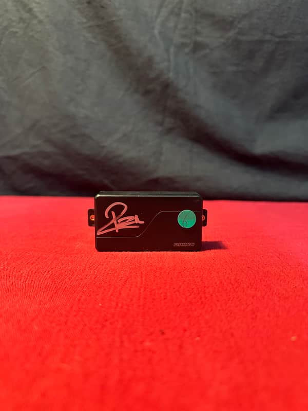 Fishman Fluence - Signed image 1