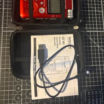 Tascam GT-R1 Portable Guitar / Bass Recorder with case image 3