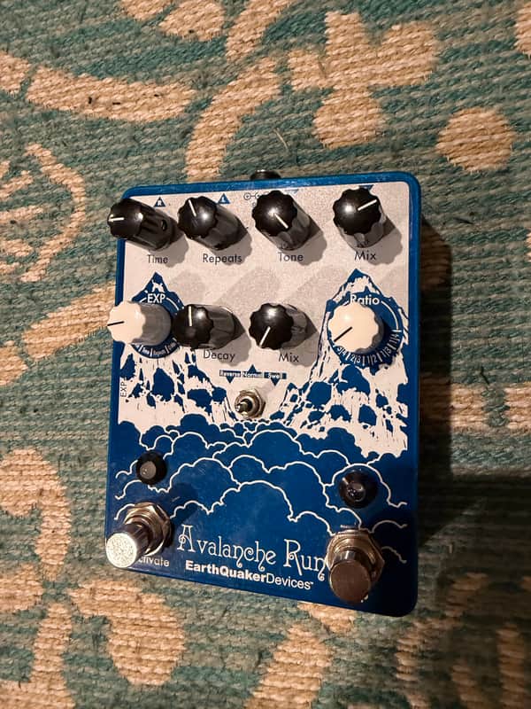 EarthQuaker Devices Avalanche Run Stereo Reverb & Delay with Tap Tempo V2