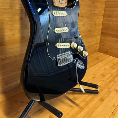 Fender FSR Special Edition Standard Stratocaster with Maple Fretboard 2018 - Black image 7