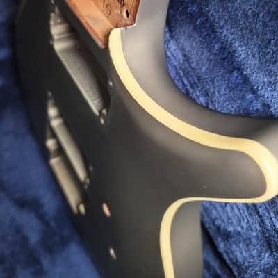 Warmoth Velocity Body, USA Custom, Silver, Binding image 13