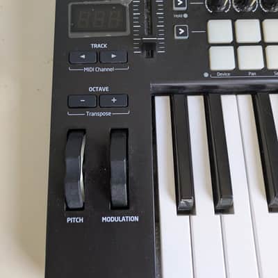 Novation Launchkey 25 MKII MIDI Keyboard Controller 2015 - 2020 - Black image 3