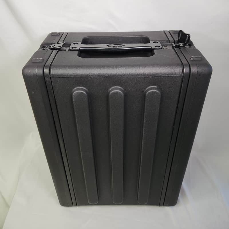SKB 1SKB-R4S Roto-Molded Shallow 4U Rack Case image 1