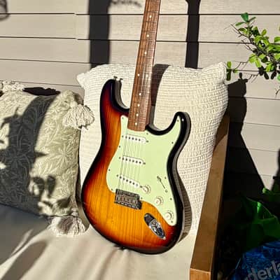 1998 Fender Classic Series '60s Stratocaster Rosewood Fretboard 3TSB, Equipped with Proper Passive image 3