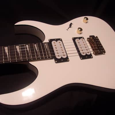 Ibanez Gio - white with gold hardware image 9