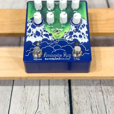 EarthQuaker Devices Avalanche Run Stereo Reverb & Delay with | Reverb
