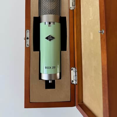 Universal Audio Bock 251 Large Diaphragm Multipattern Tube Condenser Microphone 2022 - Present - Mint Green image 3
