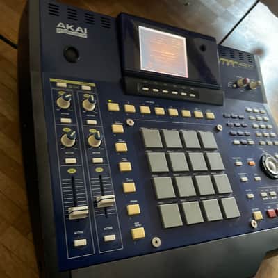 Akai MPC4000 Music Production Center 2002 - 2007 - Blue image 6