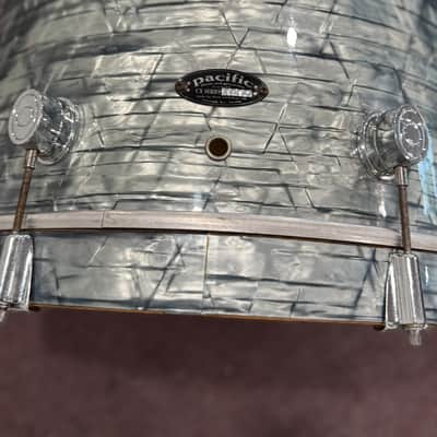 PDP CX Series 22x17 Bass Drum — Light Blue Onyx image 4