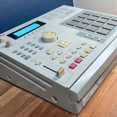 Akai MPC2000 MIDI Production Center - Grey image 3