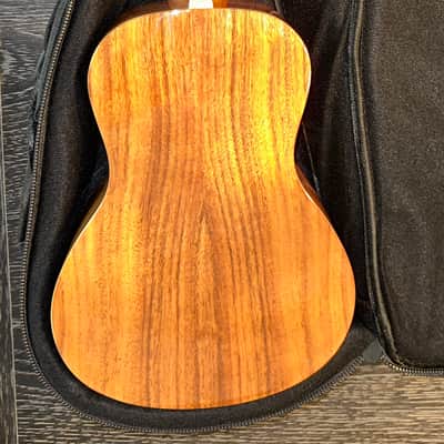 Makaio MKC-10 Koa Concert Ukulele - Natural Excellent image 10