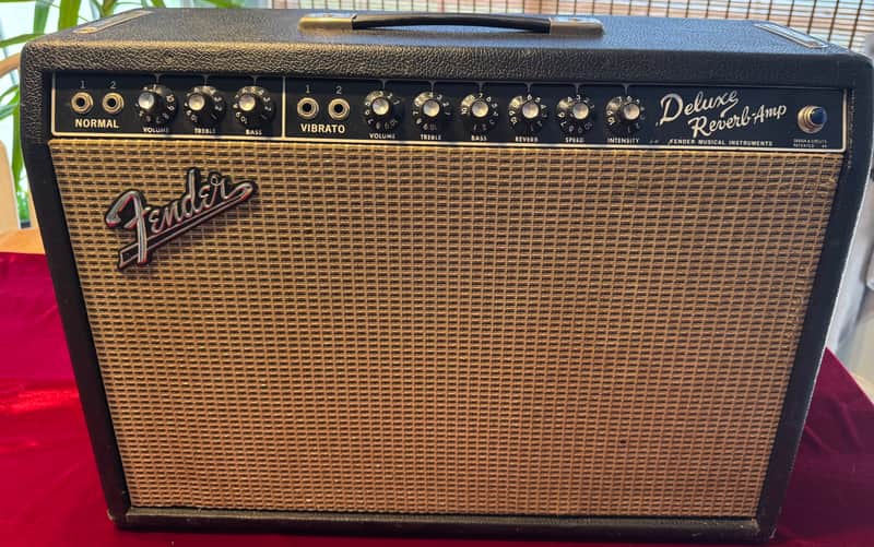 Fender Deluxe Reverb 2-Channel 22-Watt 1x12" Guitar Combo
