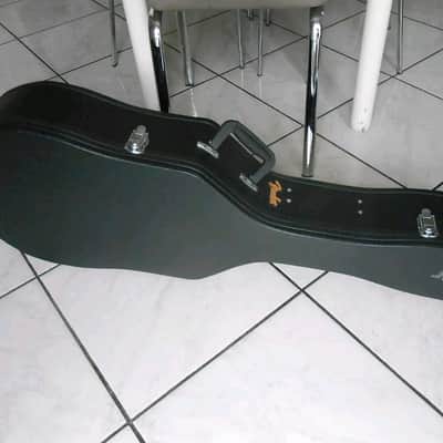 Fender Hardshell Case for 3/4 and Parlour Acoustic Guitars image 11