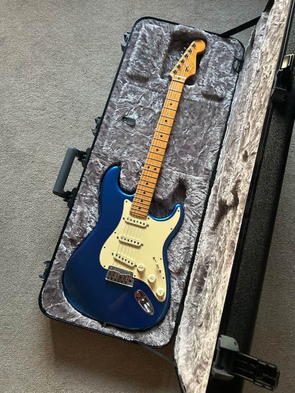 Fender American Ultra Stratocaster with Maple Fretboard