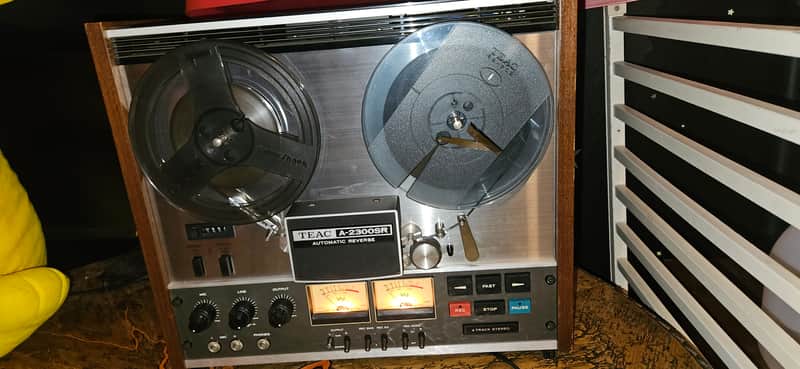 Teac  A-2300SR  1983 - Wood and silver image 1