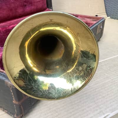 Frank Holton & Co professional trumpet / serial number  33765 /   +- 1917 made in Chicago USA floral engraving ! image 22