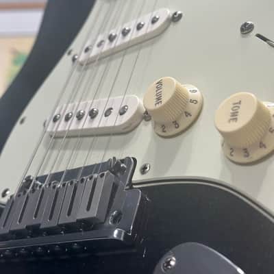 Fender 40th Anniversary American Standard Stratocaster Reverse Silver Burst image 9