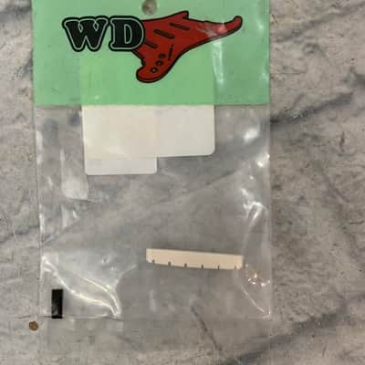 WD WD Plastic Nut Slotted Electric Guitar 900/E/P image 1