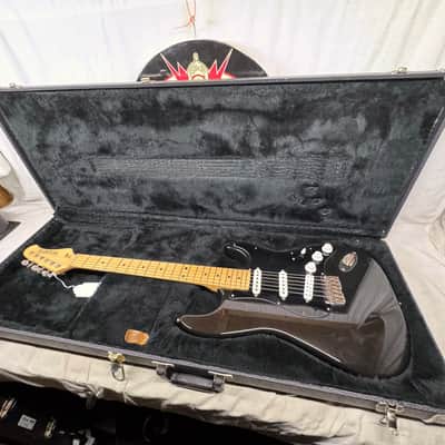 Hamer USA Daytona Guitar S-style with Case - Black / Maple neck image 1