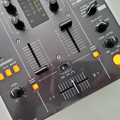 Pioneer DJ DJM-400 Professional DJ Mixer with On-board Effects & Looper image 5