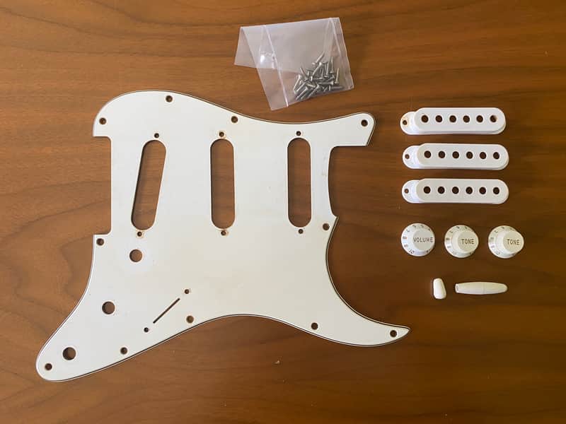 Fender Stratocaster Mid-90s - White Pickguard, Pickup Covers, Knobs, Switch and Trem Tips image 1