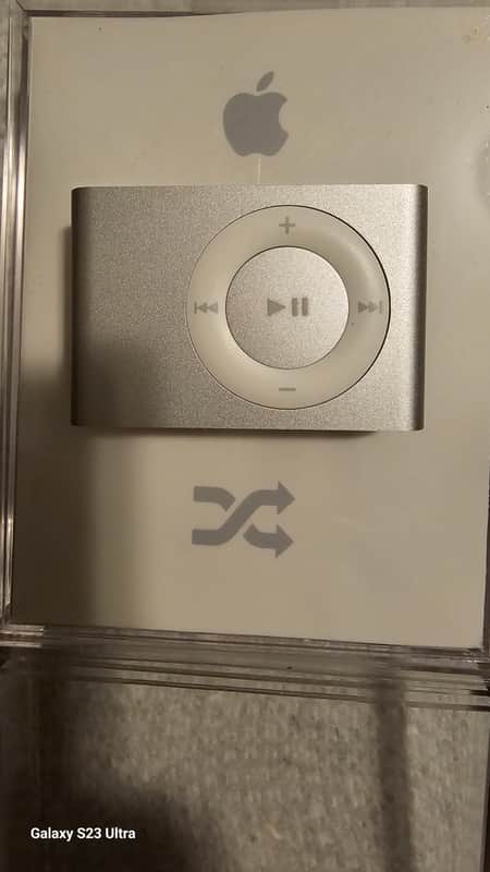 Apple A1204 [MB225LL/A iPod Shuffle 1 GB in Original Packaging image 1