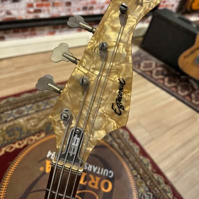 Egmond Typhoon Bassguitar 1950-1960 - red vinyl image 3