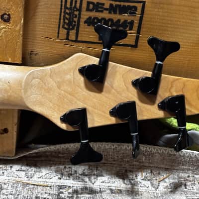 Carvin LB-75 Electric Bass Guitar image 12