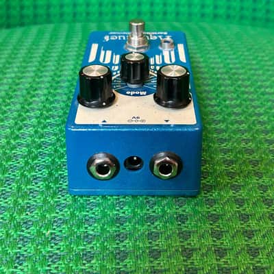 EarthQuaker Devices Aqueduct Vibrato 2018 - Present - Blue Sparkle / White Print image 4