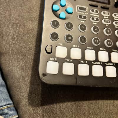 Sonicware SmplTrek Portable Production Sampler gently used image 8