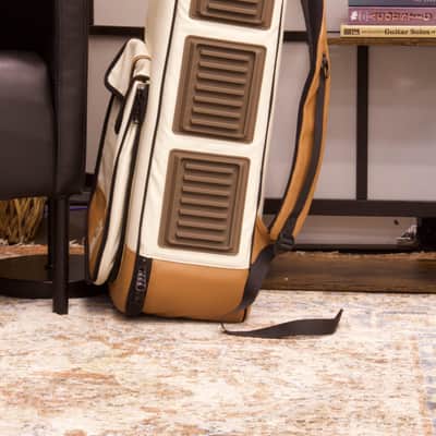 Used Gibson Custom Dreadnought Acoustic Guitar Case, Off-White image 6