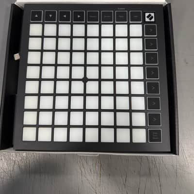 Novation Launchpad Mini MKIII Pad Controller 2019 - Present - Black image 2