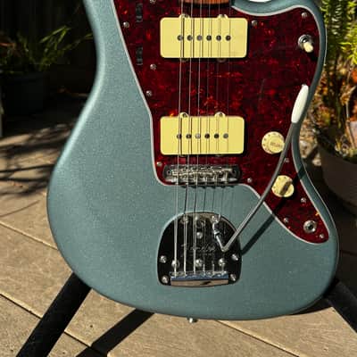 Fender Vintera '60s Jazzmaster with Pau Ferro Fretboard 2019 - 2023 - Ice Blue Metallic image 2