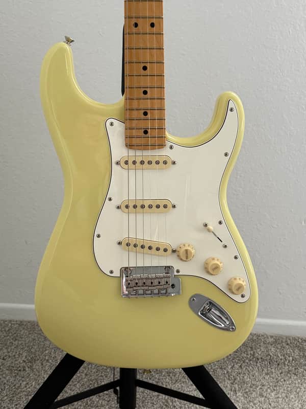 Fender Player II Stratocaster 2024 - Present - Hialeah Yellow