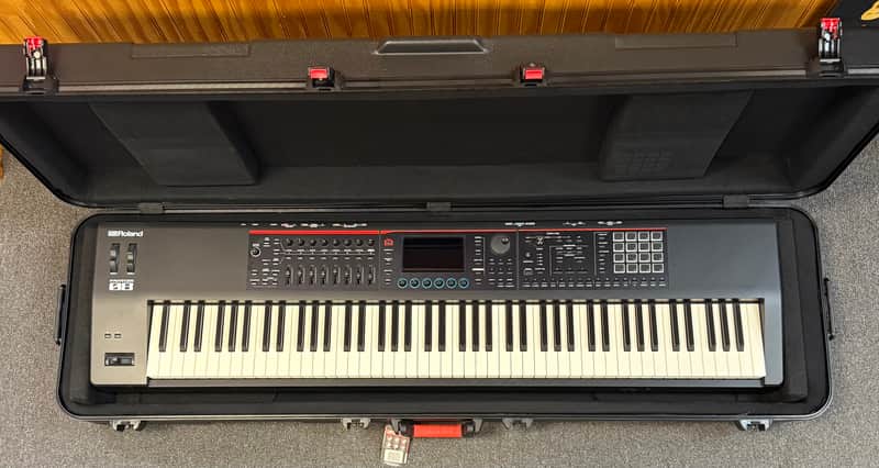 Roland FANTOM-08 Synthesizer Workstation 88 Key Keyboard with Gator Case - Pre Owned image 1