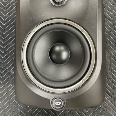 RCF MYTHO 8 Active 2-Way 8" Reference Studio Monitor  300 Watt - Pair image 1